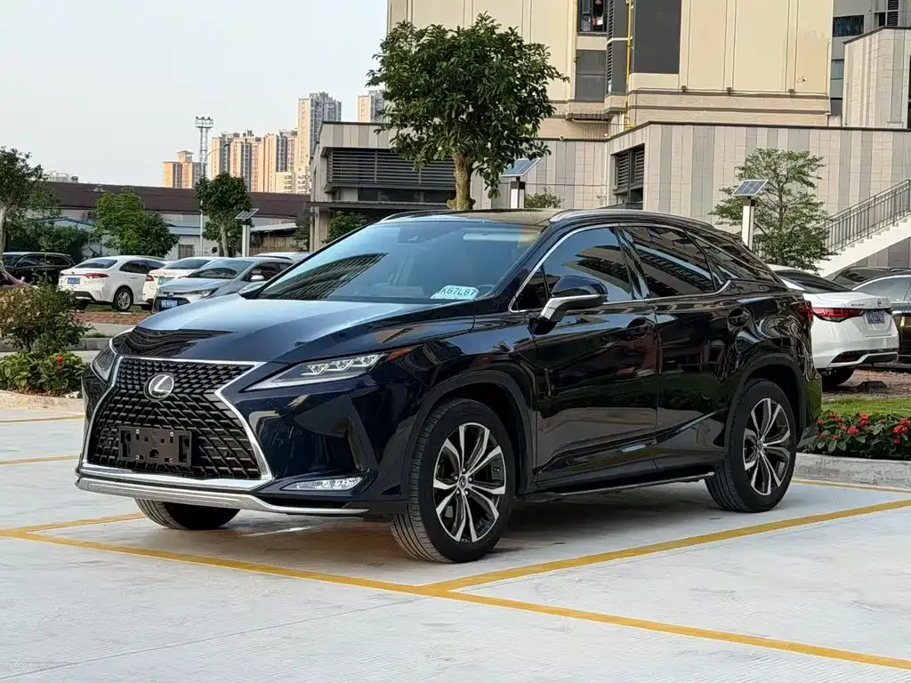 Lexus RX — фото 1
