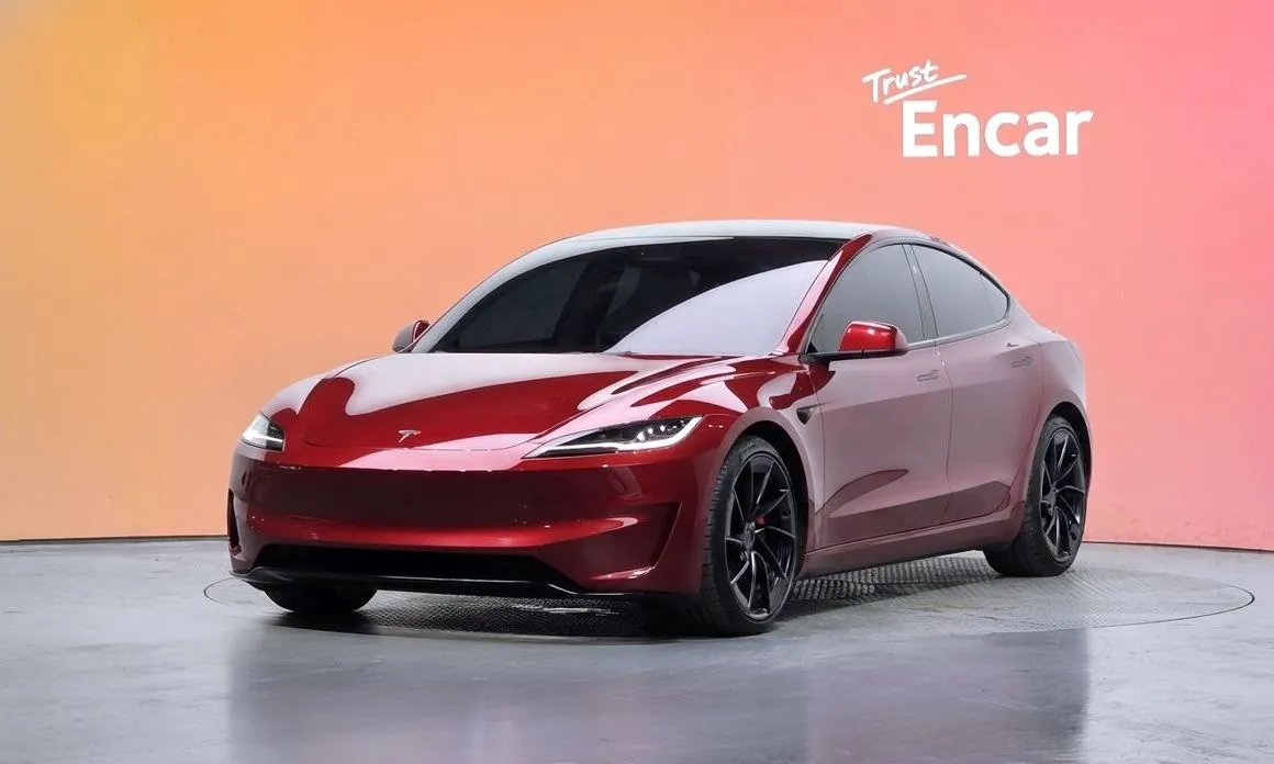 Tesla Model 3 — фото 1