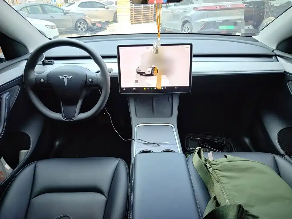Tesla Model Y — фото 9