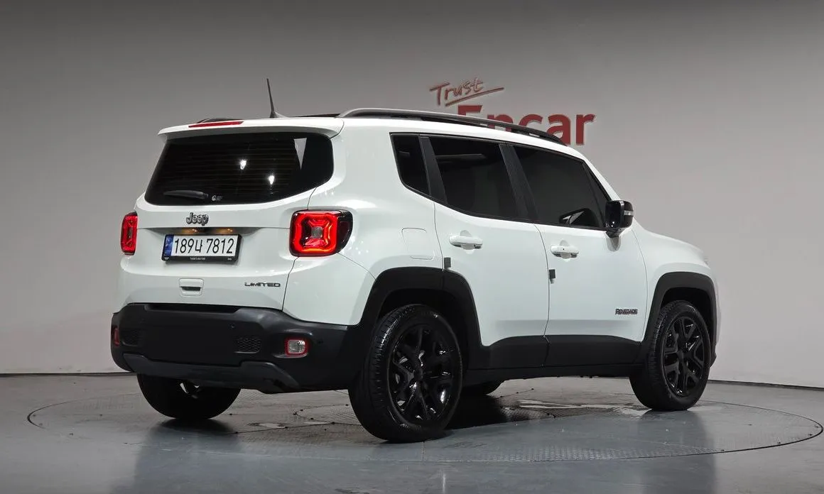 Jeep Renegade — фото 7