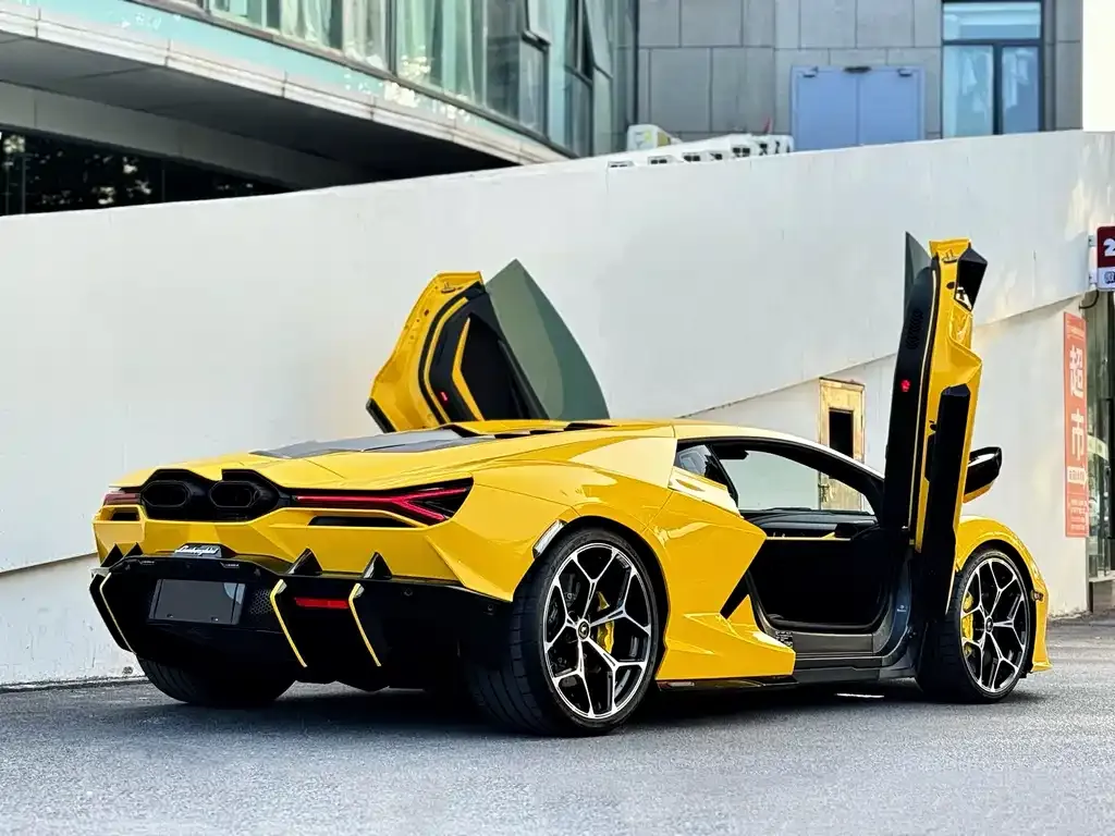 Lamborghini Revuelto — фото 7