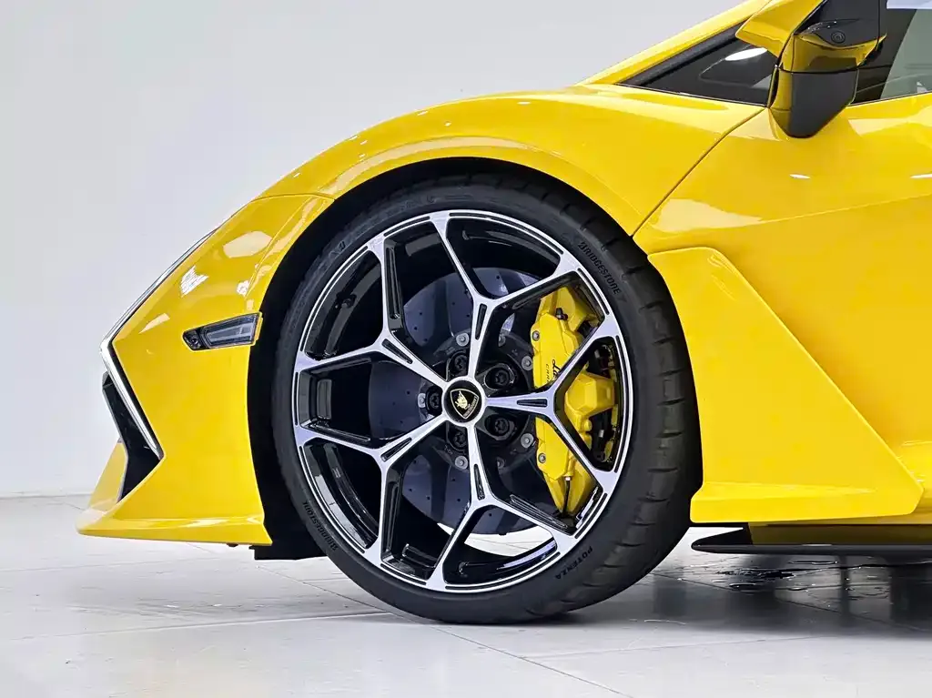 Lamborghini Revuelto — фото 2