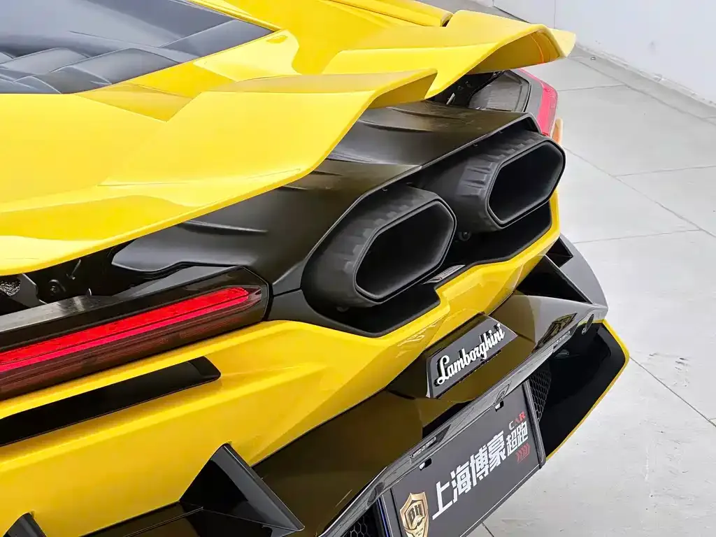 Lamborghini Revuelto — фото 8