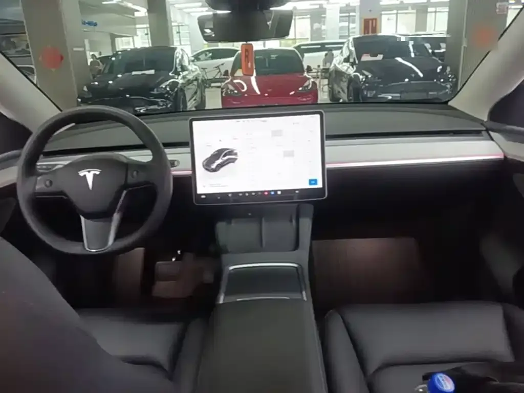 Tesla Model Y — фото 4