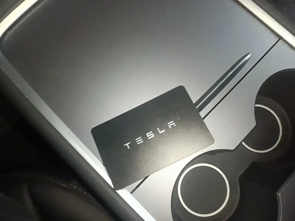 Tesla Model Y — фото 5