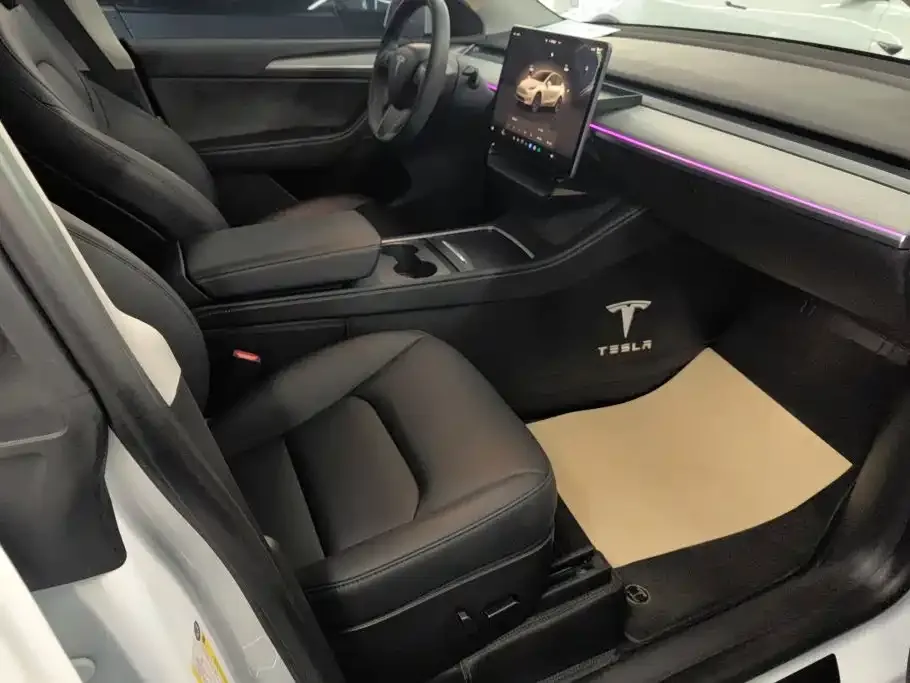 Tesla Model Y — фото 7