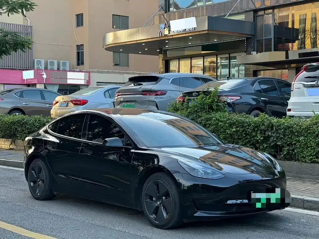 Tesla Model 3 — фото 7
