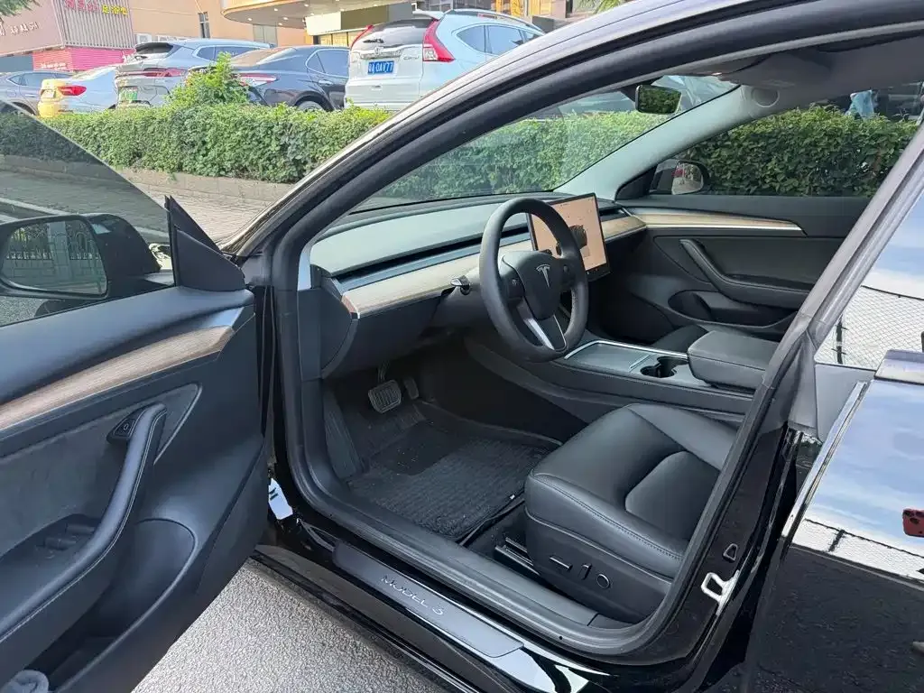 Tesla Model 3 — фото 4