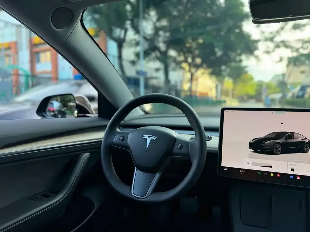 Tesla Model 3 — фото 8