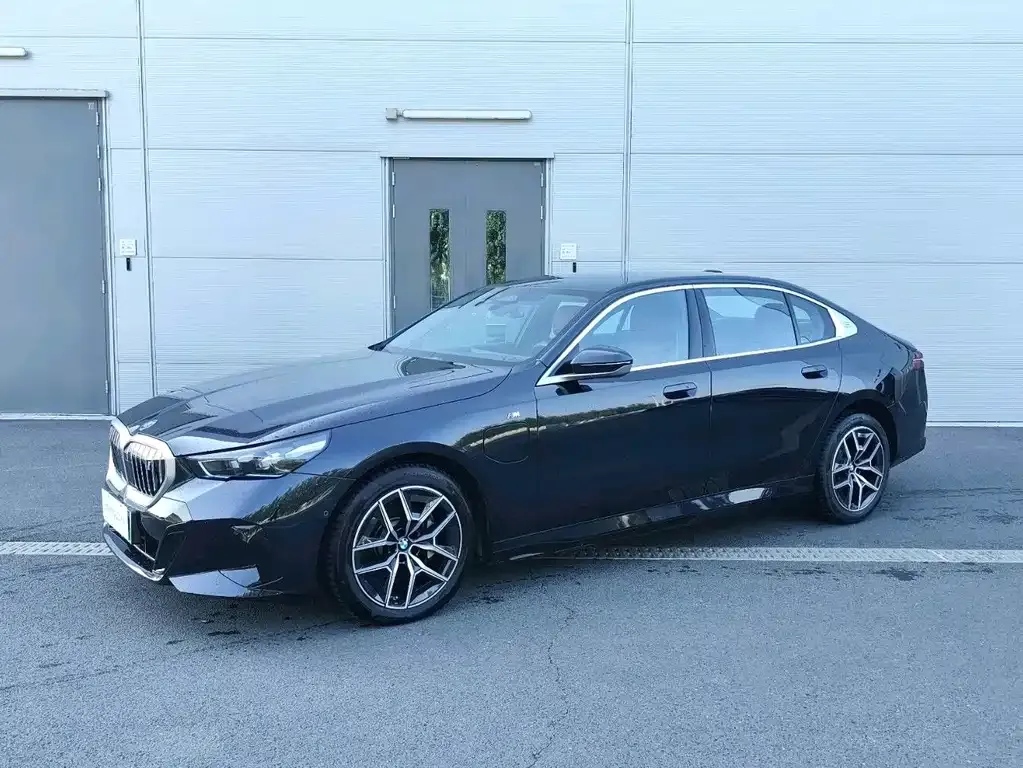 BMW i5 — фото 1