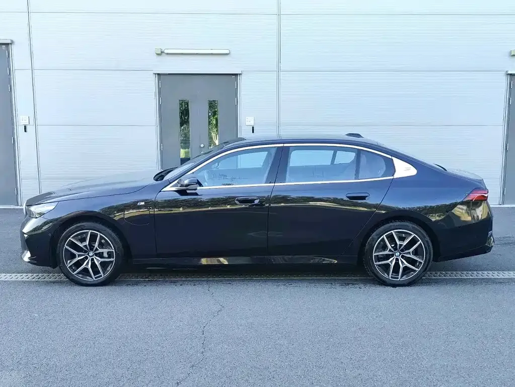 BMW i5 — фото 9