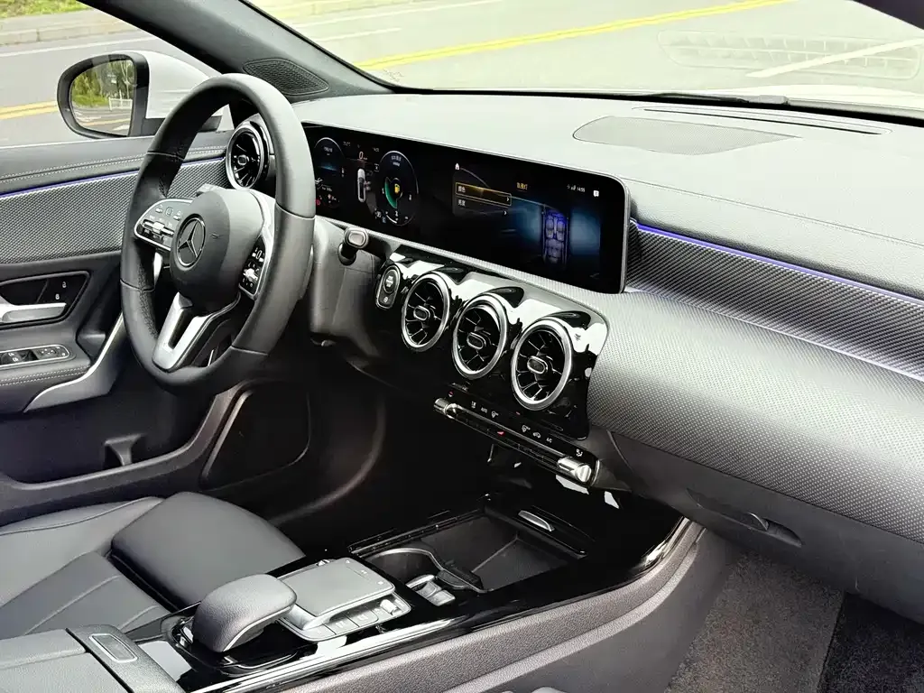 Mercedes-Benz A-Class — фото 10