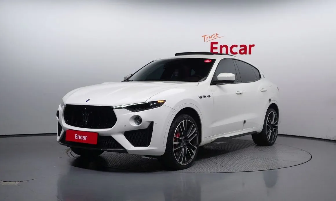 Maserati Levante — фото 1