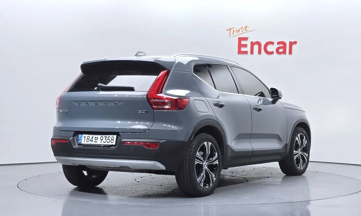 Volvo XC40 — фото 5