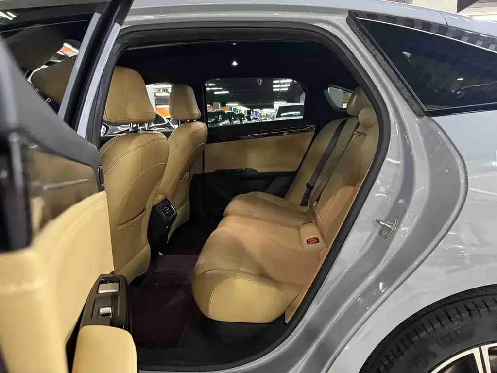 Geely Galaxy L6 — фото 4