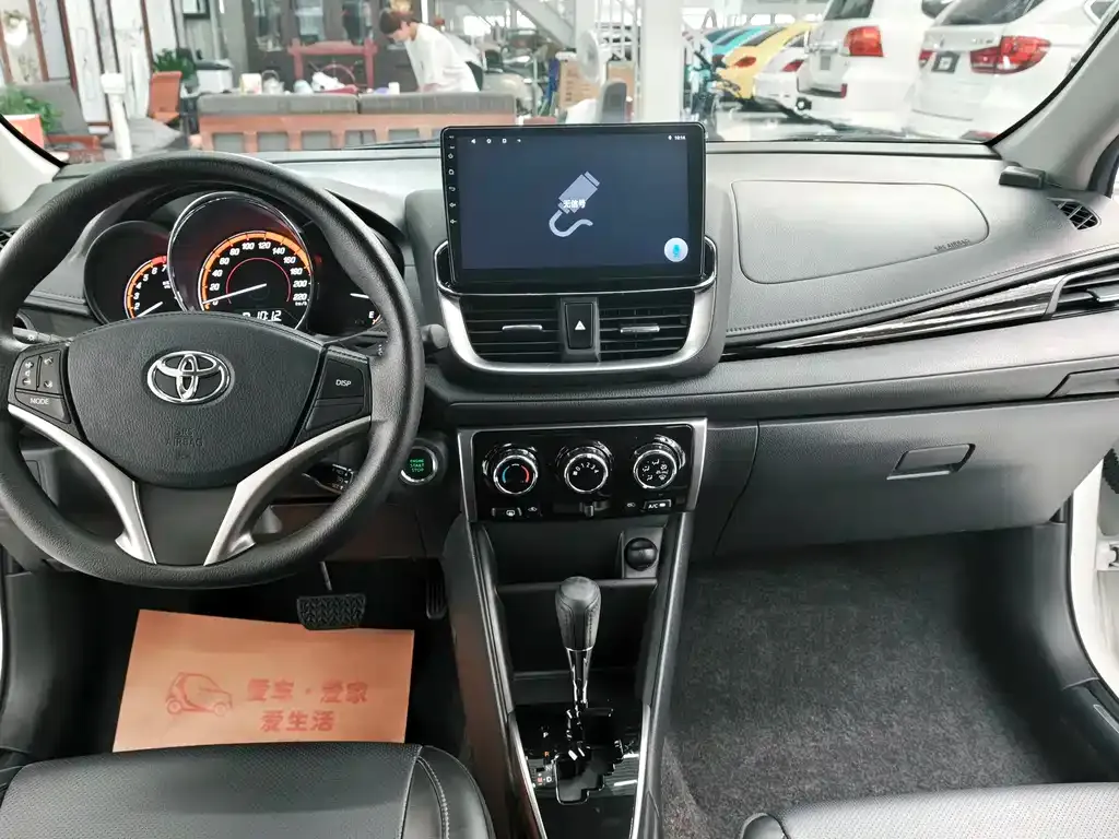 Toyota Yaris L — фото 6