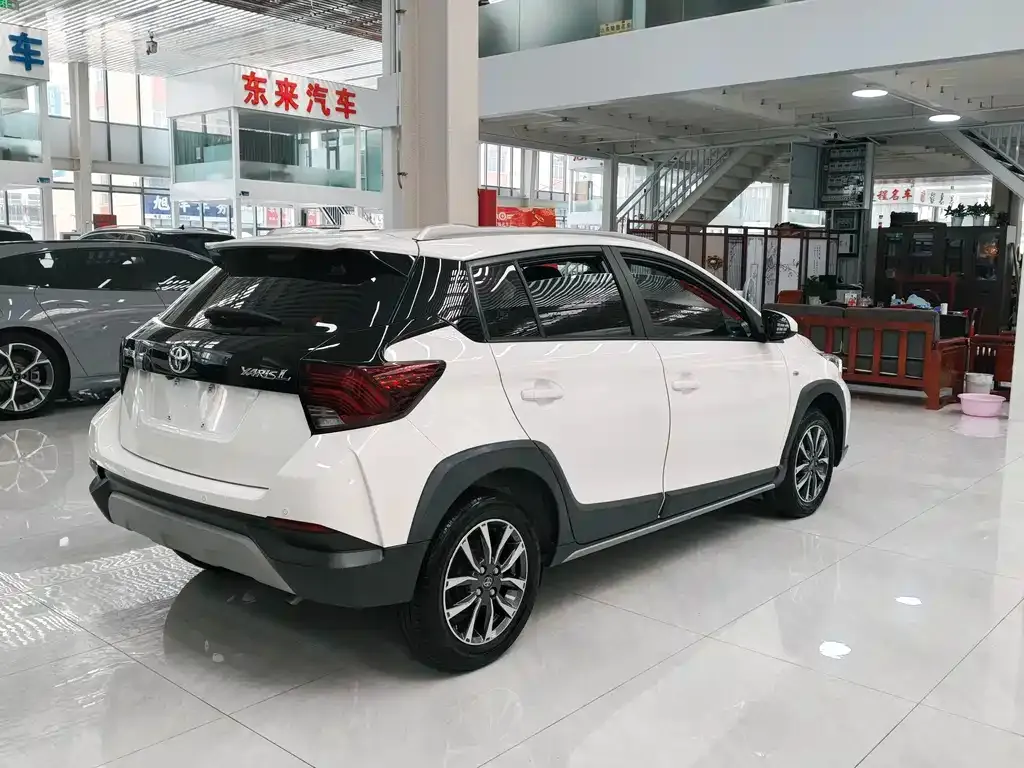 Toyota Yaris L — фото 8