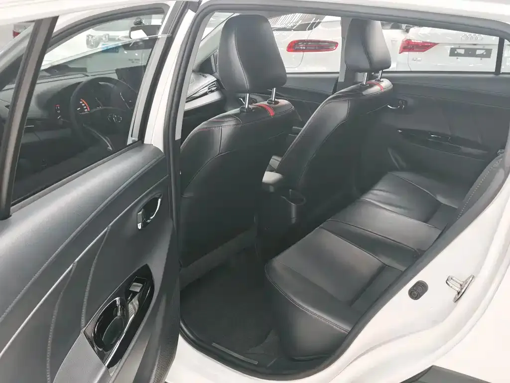 Toyota Yaris L — фото 4