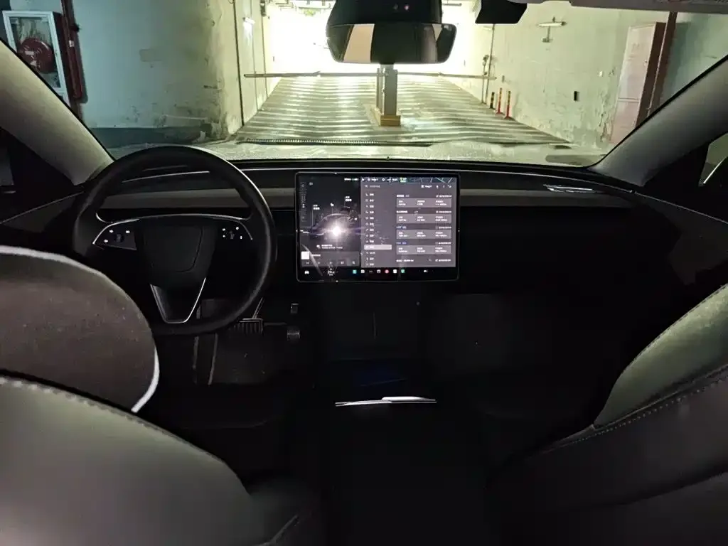 Tesla Model 3 — фото 10