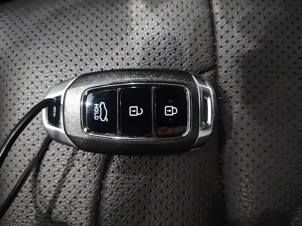 Hyundai Elantra — фото 8