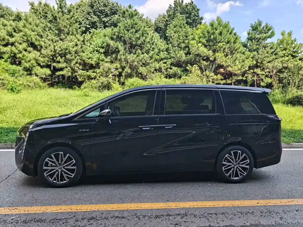 GAC Motor 传祺E8 PHEV — фото 8