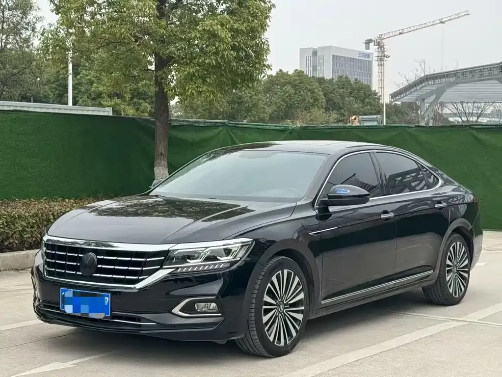 Volkswagen Passat — фото 1