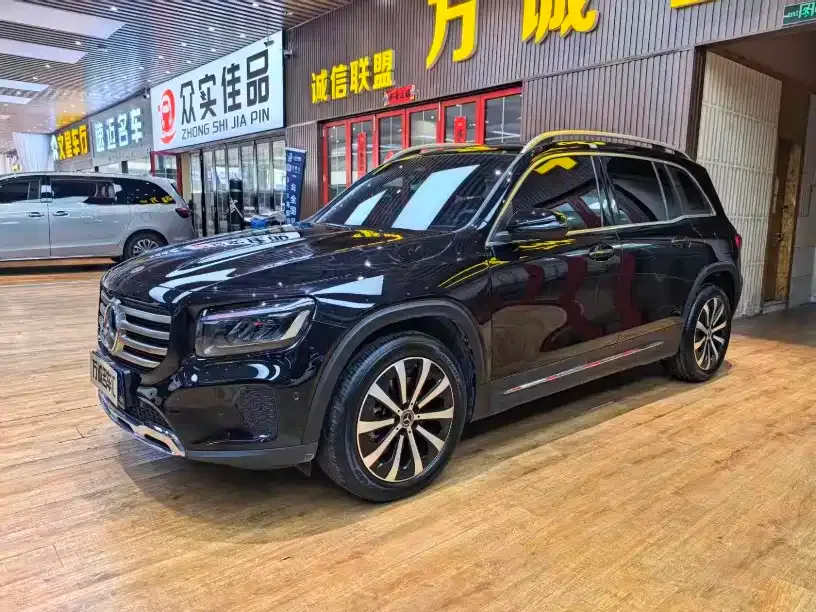 Mercedes-Benz GLB — фото 1