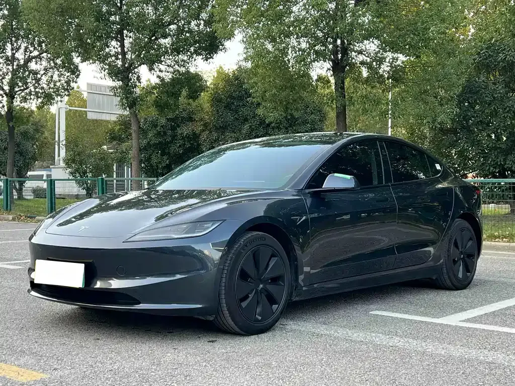 Tesla Model 3 — фото 1