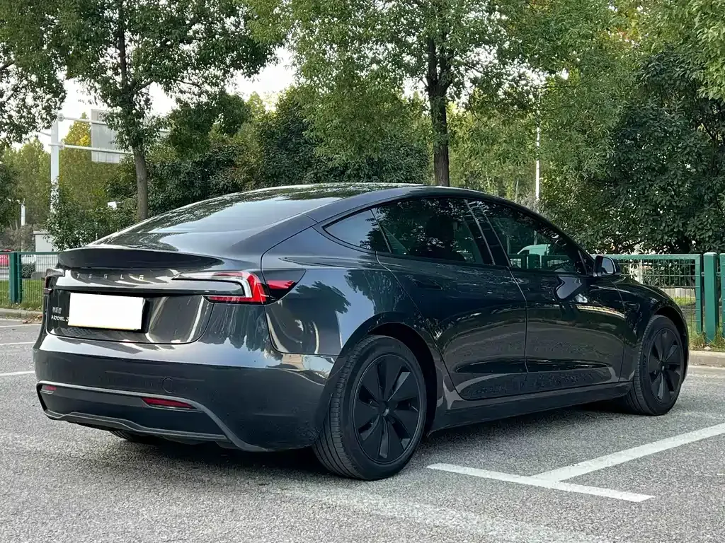 Tesla Model 3 — фото 9