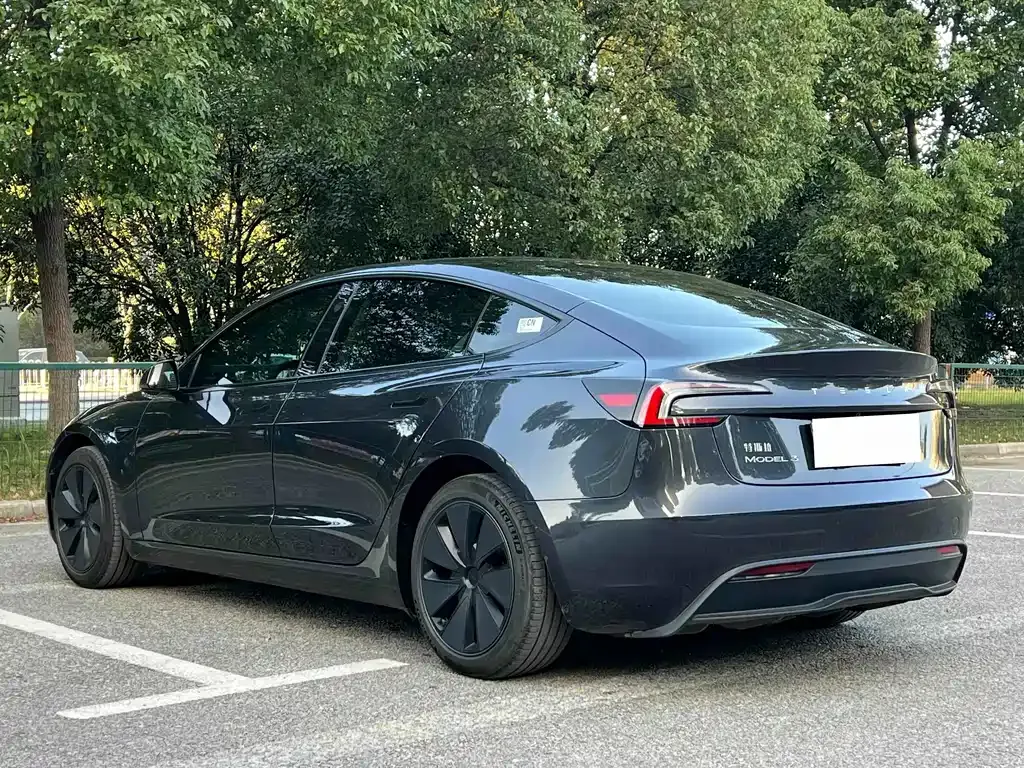 Tesla Model 3 — фото 4