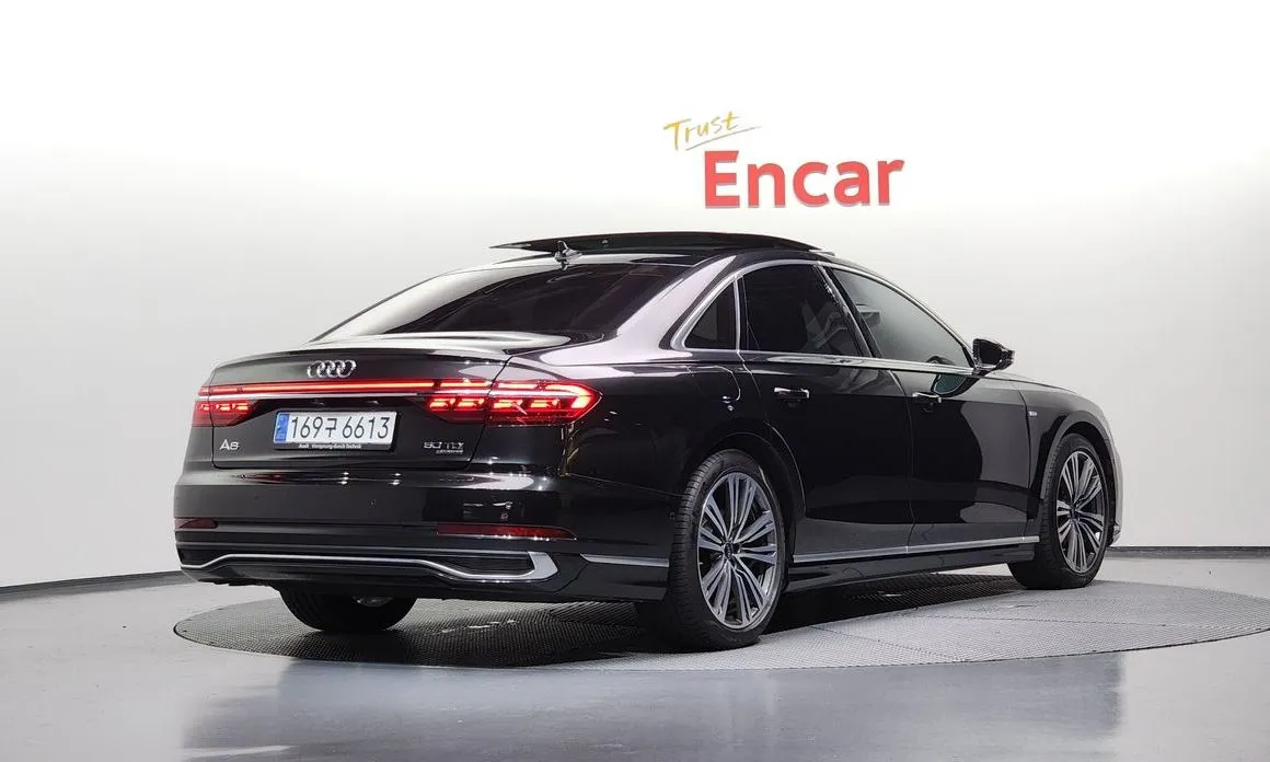 Audi A8 — фото 6