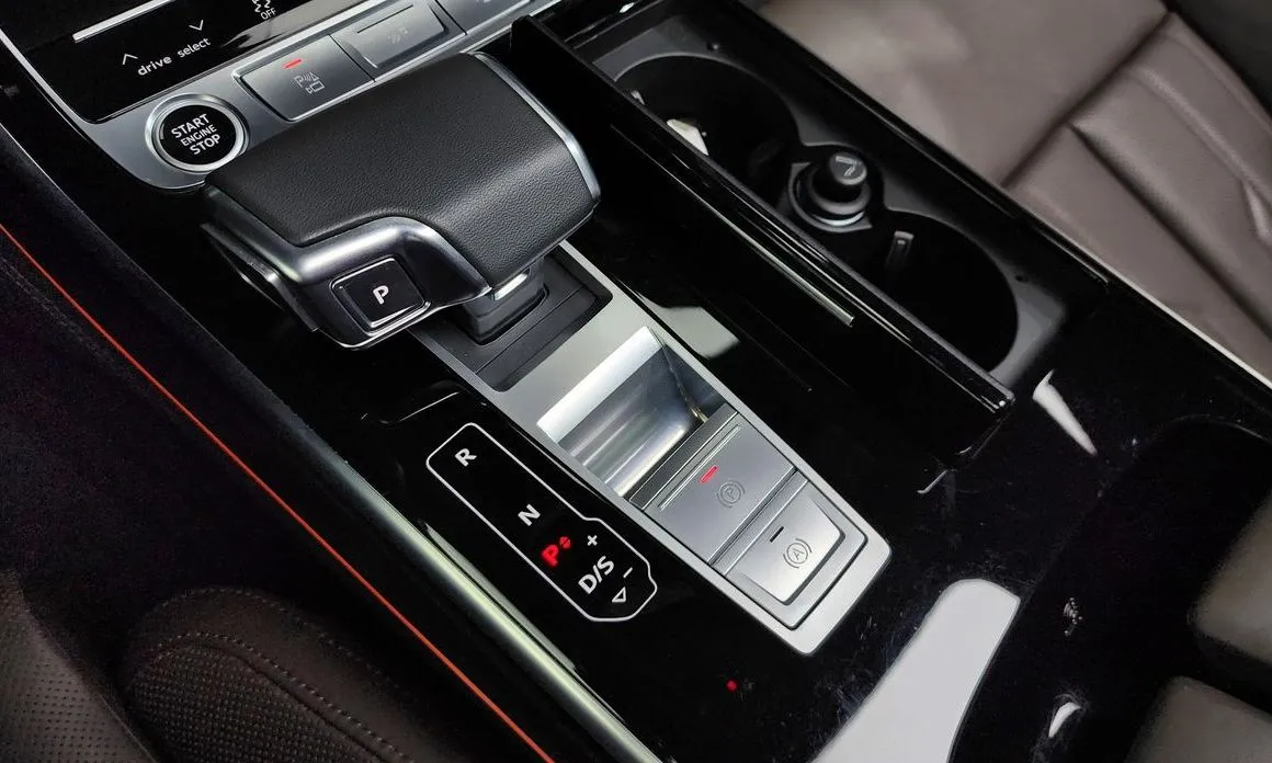 Audi A8 — фото 3