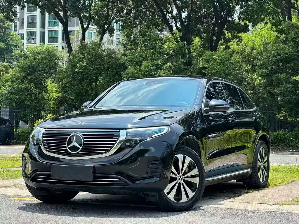 Mercedes-Benz EQC — фото 1