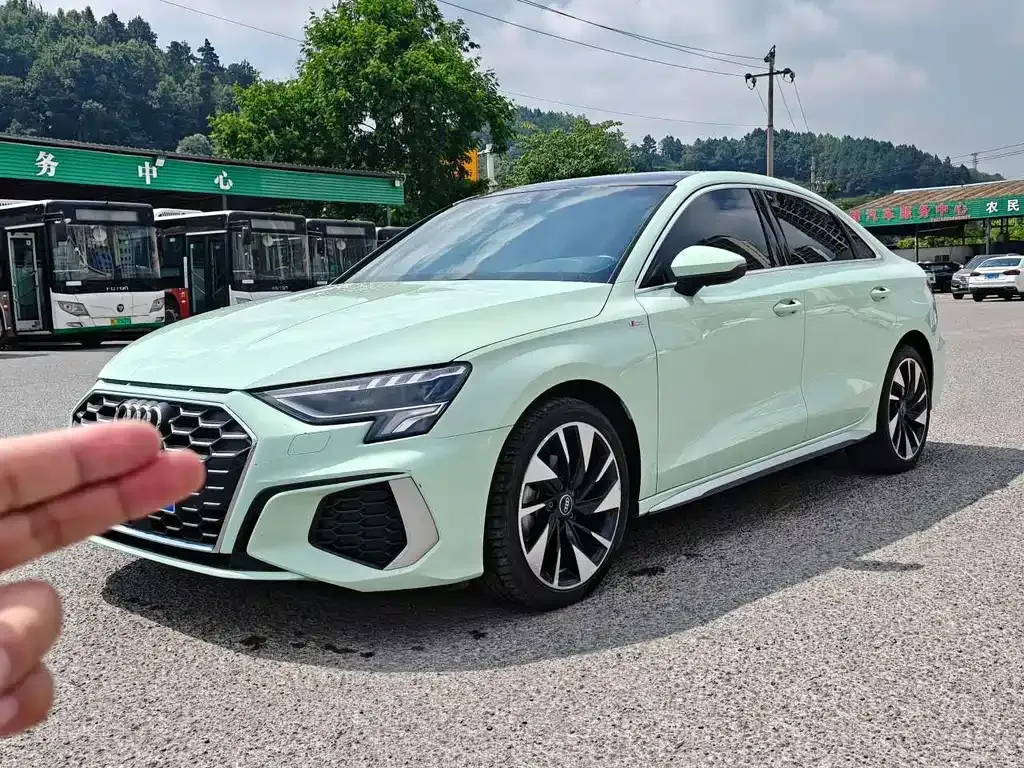 Audi A3 — фото 1