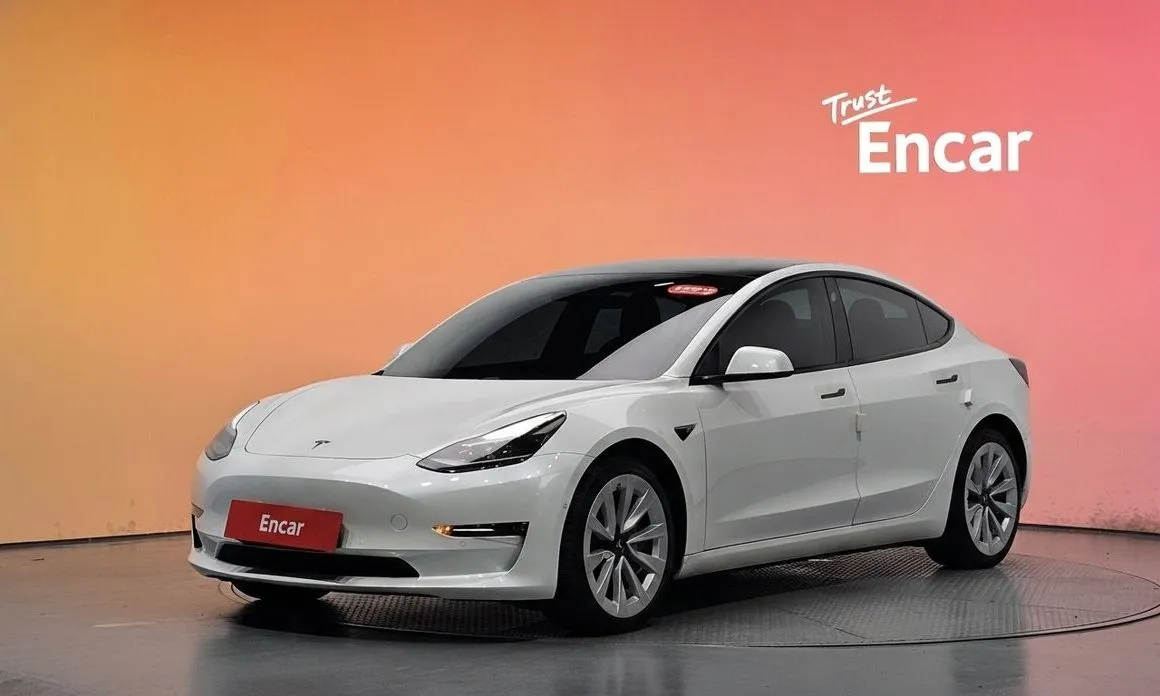 Tesla Model 3 — фото 1