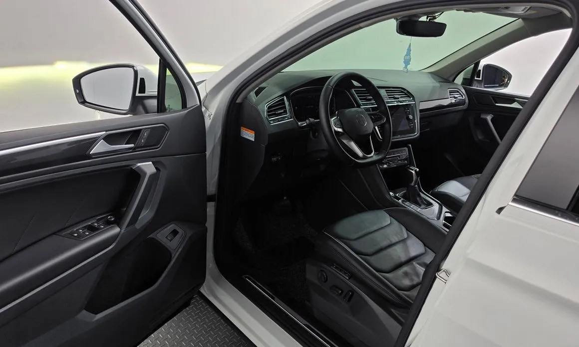 Volkswagen Tiguan — фото 7