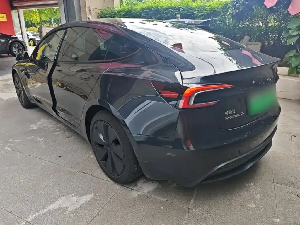 Tesla Model 3 — фото 3