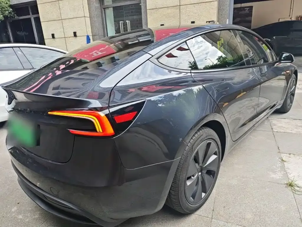 Tesla Model 3 — фото 8