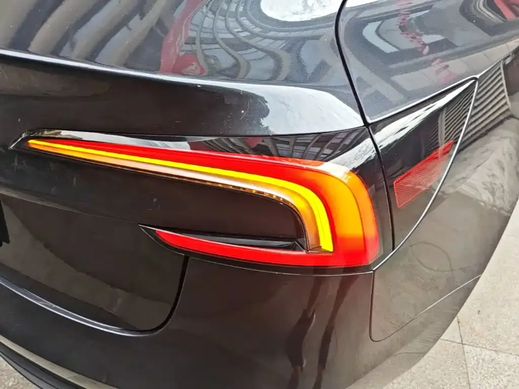 Tesla Model 3 — фото 2
