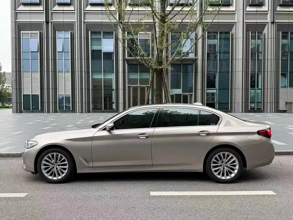 BMW 5 Series — фото 9