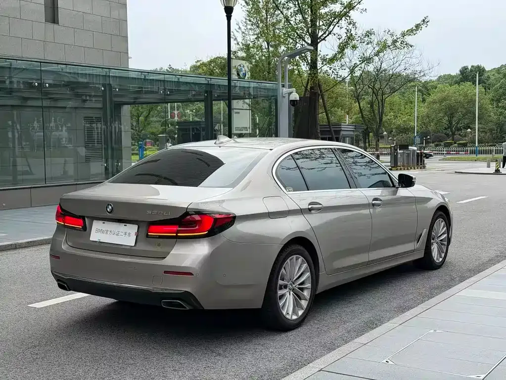 BMW 5 Series — фото 4