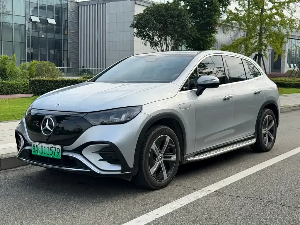 Mercedes-Benz EQE SUV — фото 1