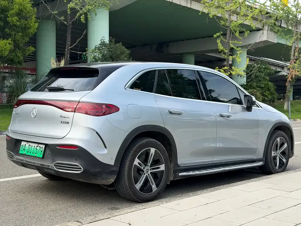Mercedes-Benz EQE SUV — фото 10