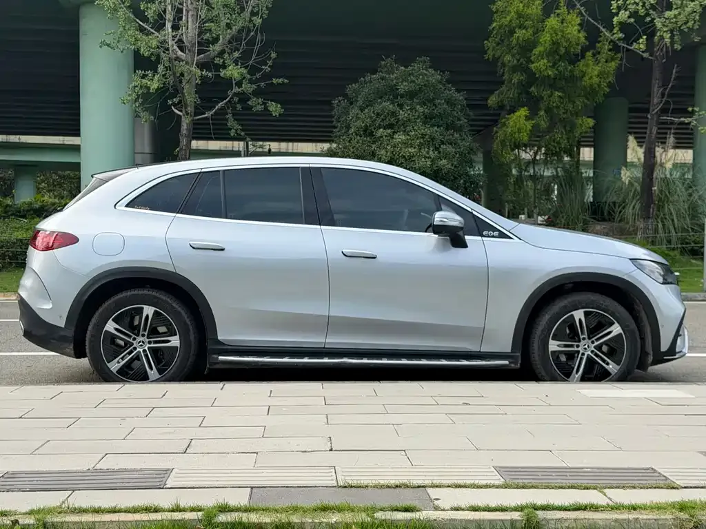 Mercedes-Benz EQE SUV — фото 5