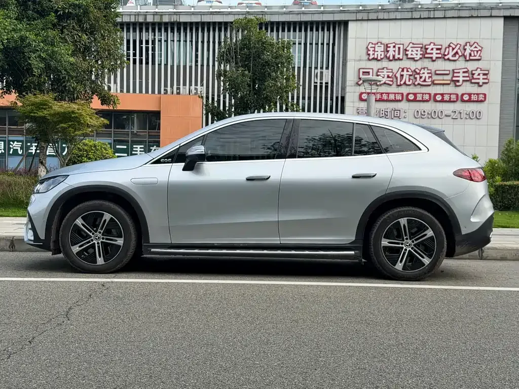 Mercedes-Benz EQE SUV — фото 6