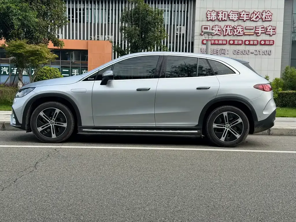 Mercedes-Benz EQE SUV — фото 9