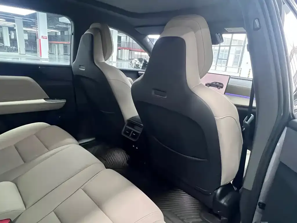 Volvo XC70 Plug-in Hybrid — фото 8