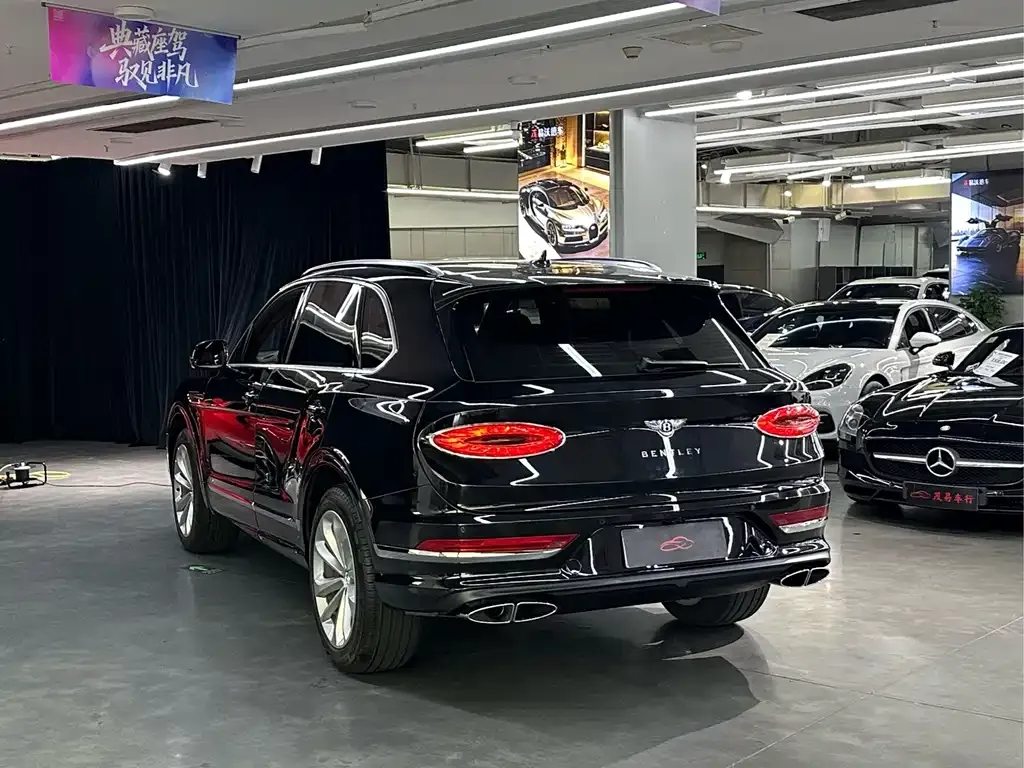 Bentley Bentayga — фото 10