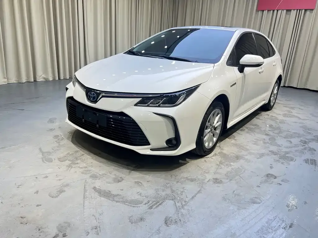 Toyota Corolla — фото 1