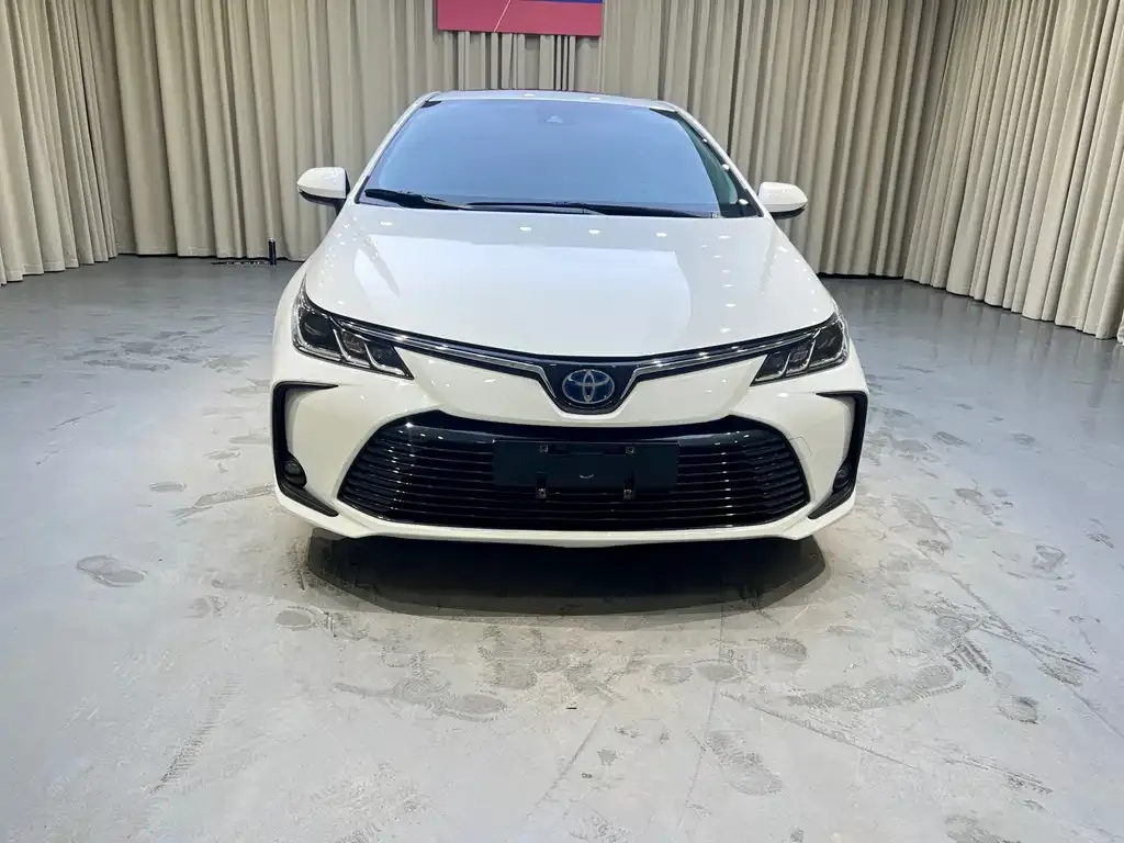 Toyota Corolla — фото 9